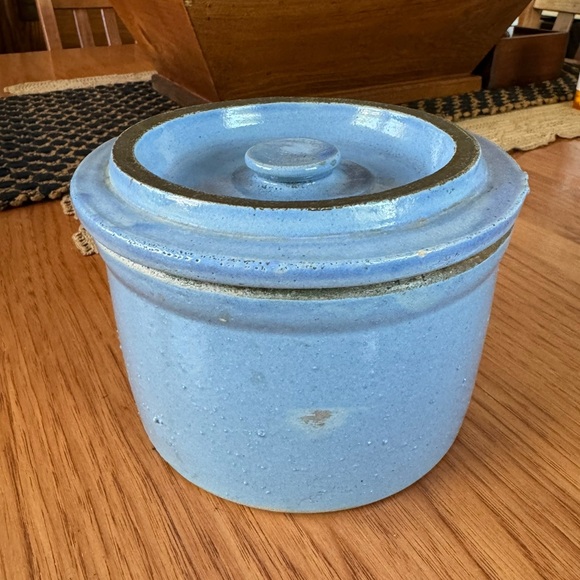 Antique blue stoneware crock with lid - Picture 1 of 8